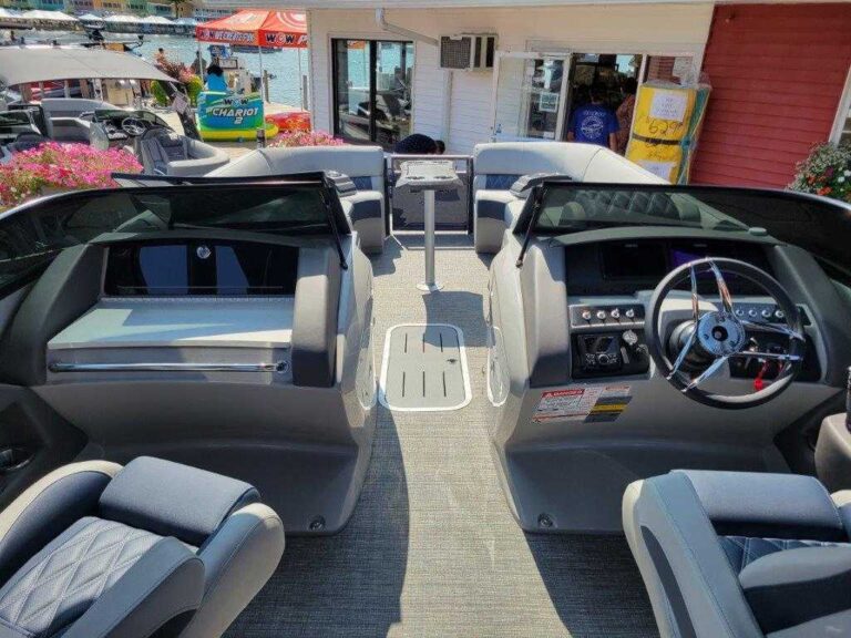 2025 Bennington 25RXSBWA - ESP - Arch - Windshield - Owner Demo US-ETWR6587F425 [photo 33]